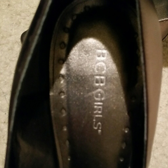 Shoes - Picture 4 of 5